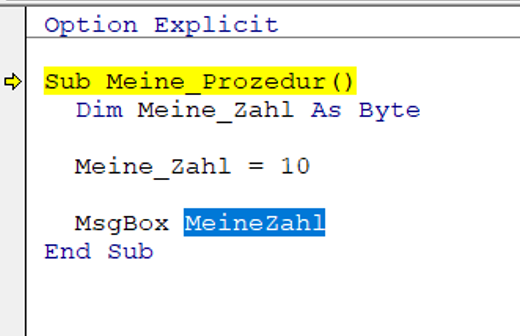 Excel VBA-Code, der eine Prozedur mit einer vom Programm blau markierten falsch geschriebenen Variable zeigt.